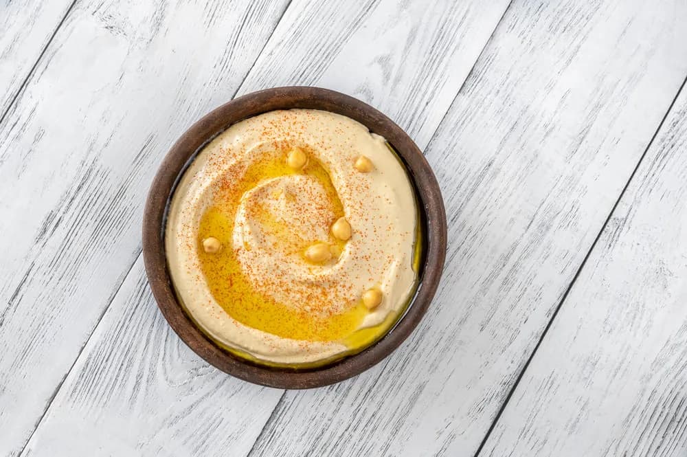 Czy hummus jest dietetyczny? Wartości odżywcze, korzyści i czy warto go jeść na diecie
