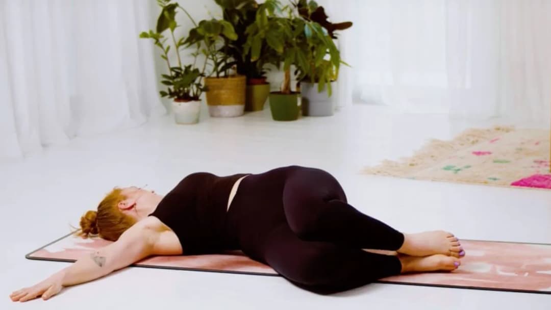 Joga czy pilates na kręgosłup – która aktywność lepiej zwalcza ból pleców?