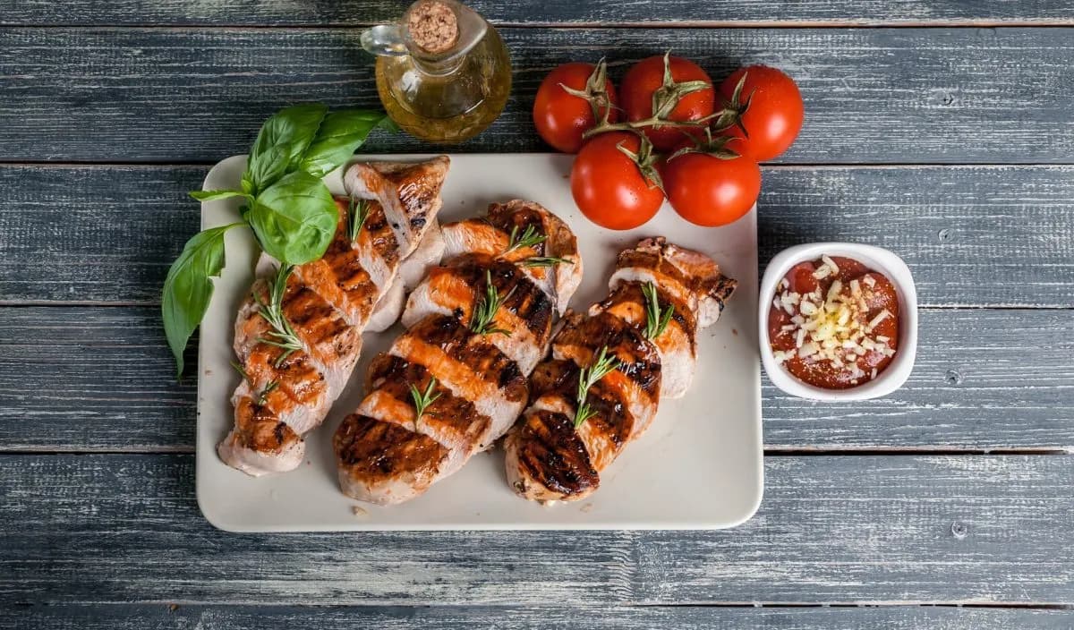 Proste i zdrowe przepisy na dietetyczny filet z kurczaka bez tłustych dodatków Proste i zdrowe przepisy na dietetyczny filet z kurczaka bez tłustych dodatków